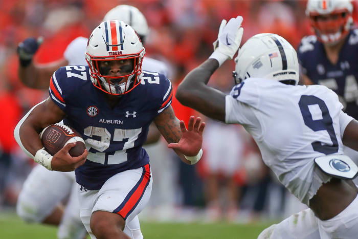 Jarquez Hunter carries the ball vs Penn State.